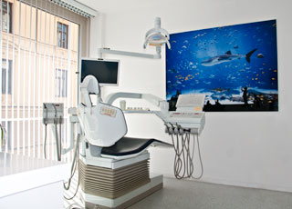 behandlungszimmer zahnarzt praxis